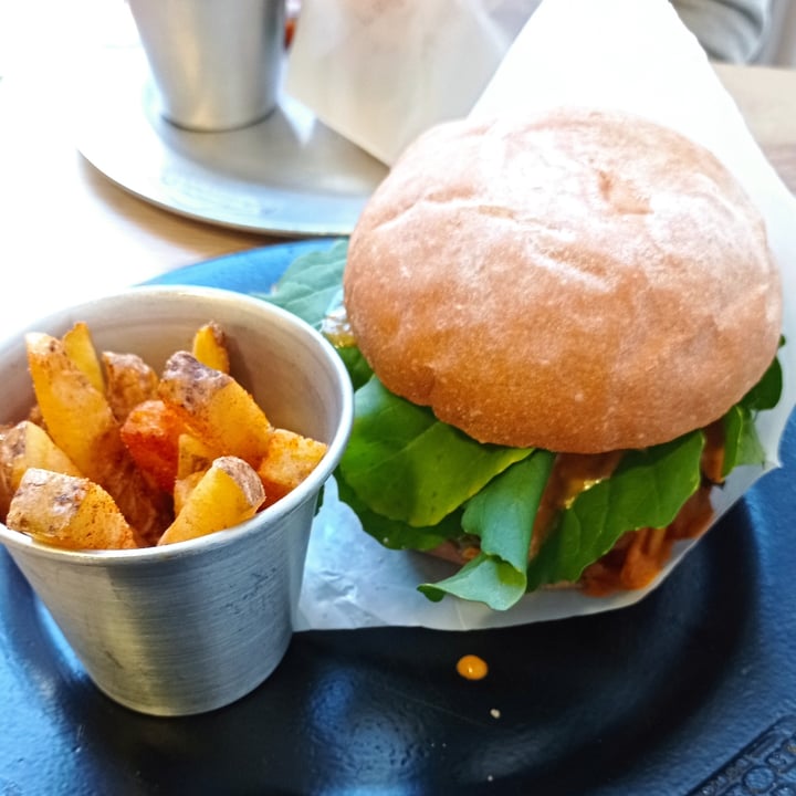 review photo of Aborigen Burger Hamburguesa La pacha shared by @jasonreyes on 08 Jul 2021 - review