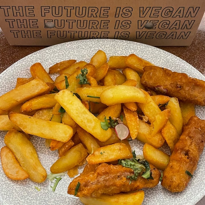 photo of No Catch Battered sausages & chips shared by @familywanderful on  20 Nov 2021 - review
