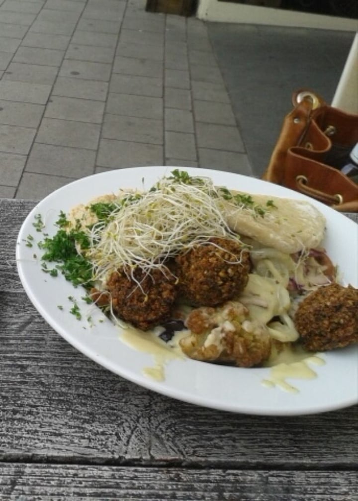 review photo of Krawummel - different dining Falafelteller shared by @schminsi on 17 Mar 2020 - review