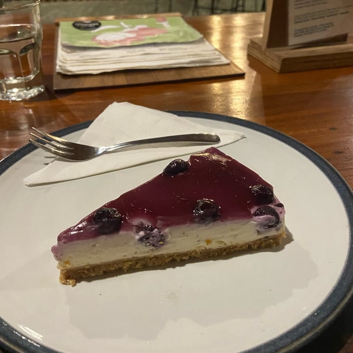 photo of Manggis in Canggu Blueberry cheesecake shared by @marieheidi on  08 Apr 2022 - review