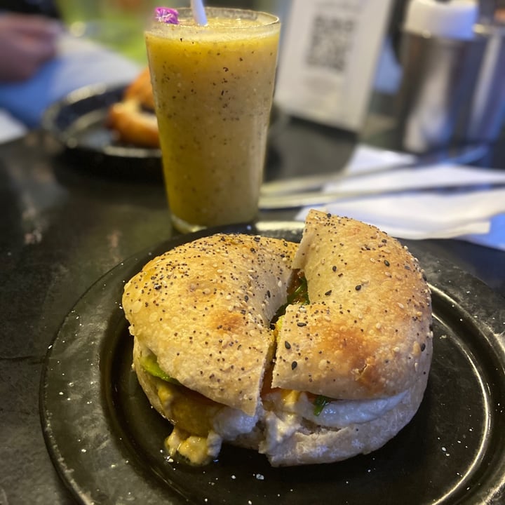 photo of Fifi Almacén Bagel de queso shared by @batips on  25 Mar 2021 - review