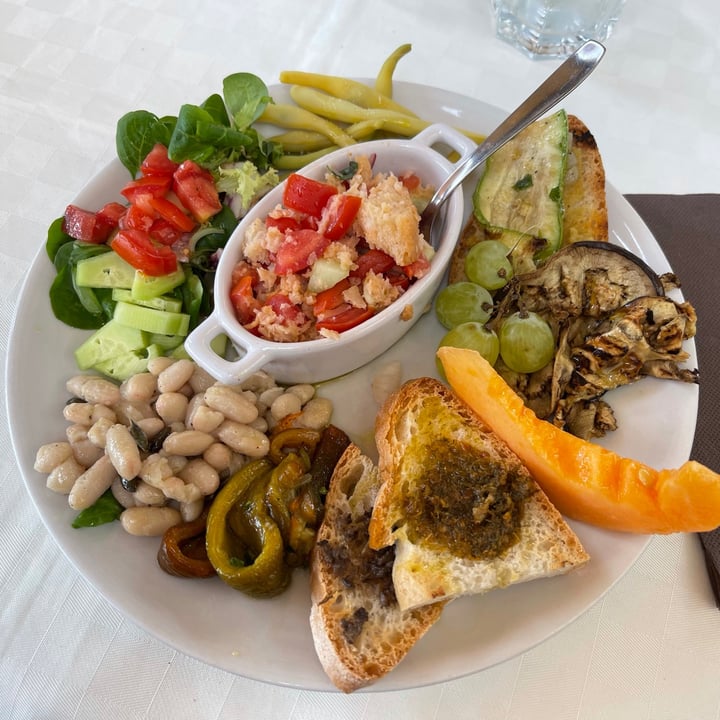 photo of Una Terrazza in Toscana (Temporarily closed) Summer vegan platter shared by @vveenas on  18 Jul 2021 - review