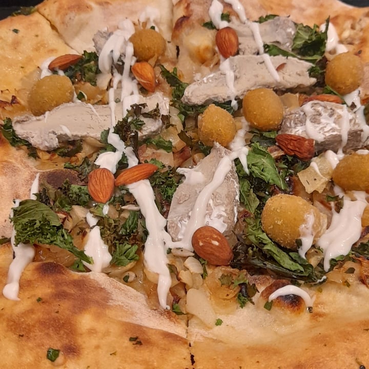 photo of Almacén de Pizzas Unicenter Vegan Camembert shared by @azzu on  27 Jun 2022 - review