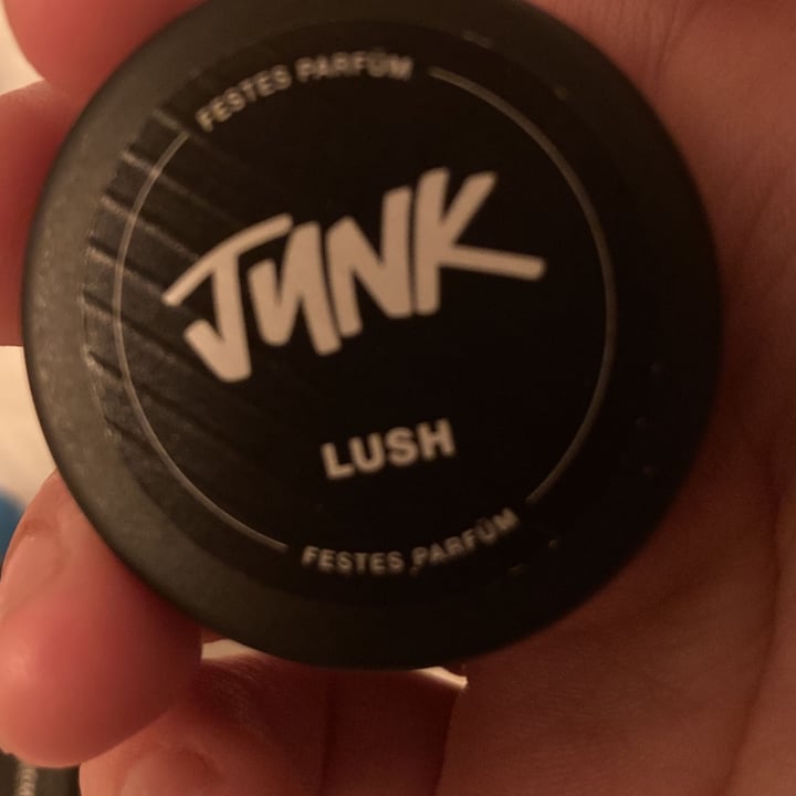 photo of LUSH Fresh Handmade Cosmetics perfume solido junk shared by @joserealdeazua on  10 Jun 2022 - review