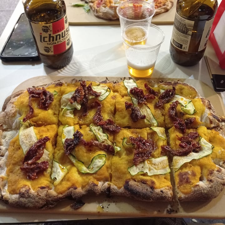 review photo of Pinsa Per Te Pinsa con crema di zucca, zucchine e pomodorini secchi shared by @verdurila on 27 Nov 2021 - review