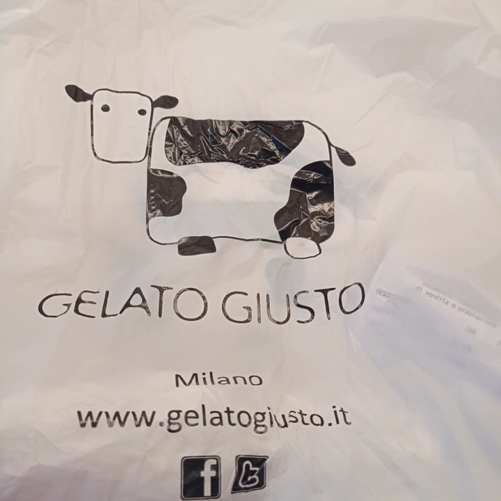 photo of Gelato Giusto Arachide, caramello e cioccolato shared by @spanish-girl-inmilan on  16 Jun 2022 - review