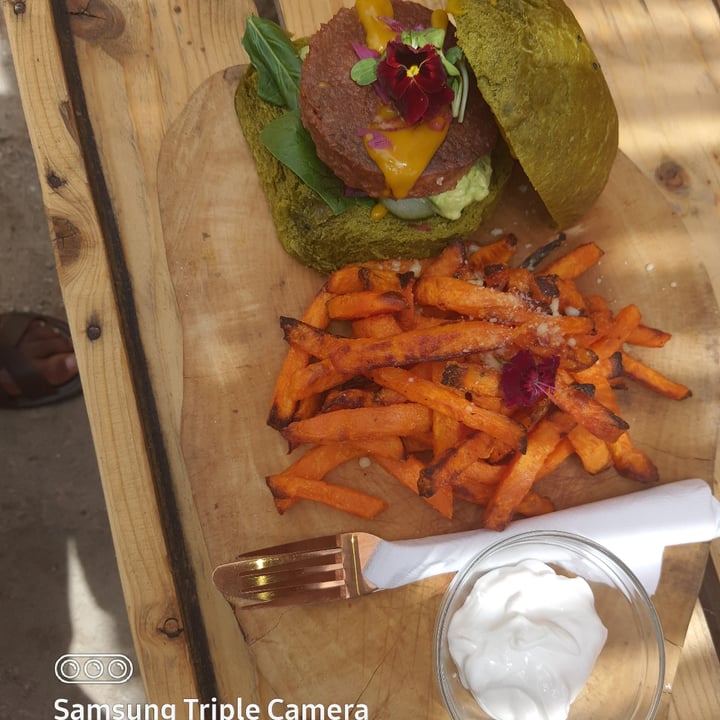 photo of The Conscious Kitchen Beyond meat burger served with sweet potato chips shared by @creativegan on  14 Nov 2020 - review
