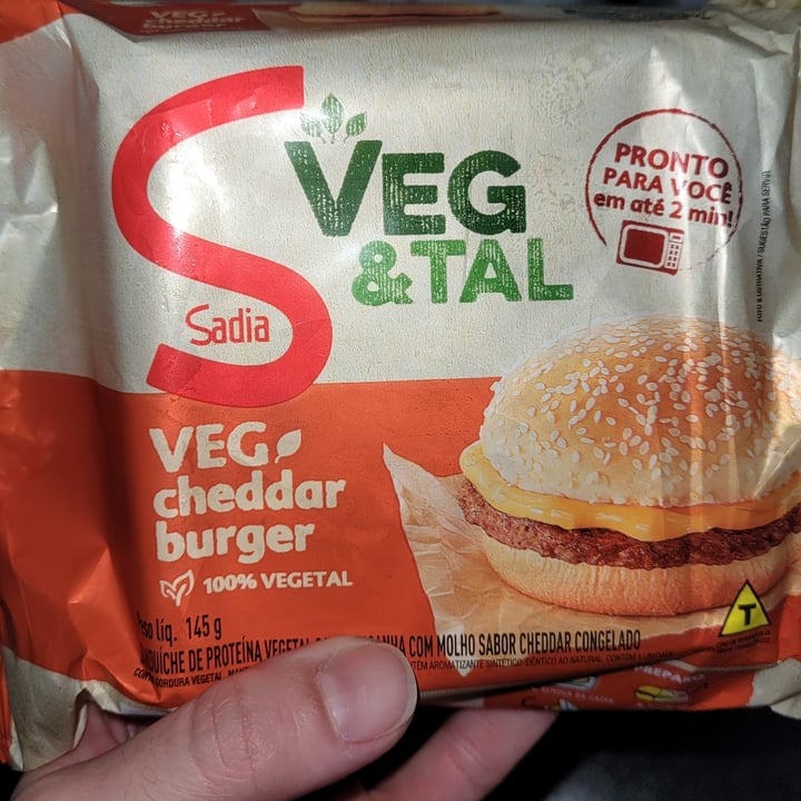 review photo of Sadia Cheddar burger shared by @fernandacampanha on 07 May 2022 - review