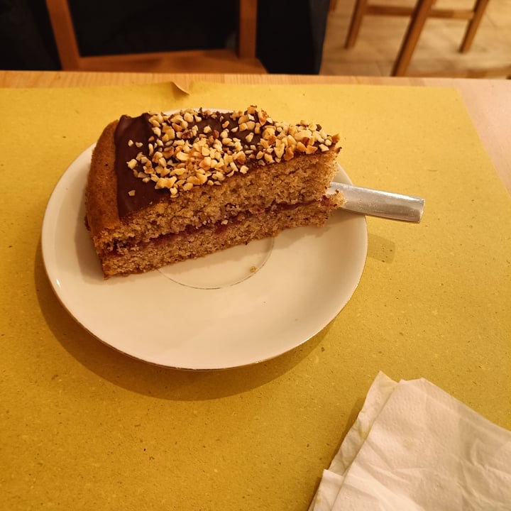 review photo of Bottega Vegana Torta ai Lamponi con Granella di Nocciola shared by @creuzadema on 20 Nov 2022 - review