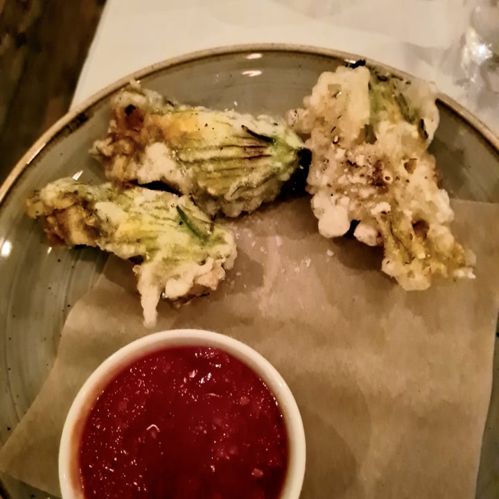 photo of Crossroads Kitchen Stuffed Zucchini Blossoms shared by @sofihuasteca on  28 Mar 2022 - review