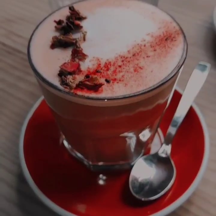 photo of Frutas Prohibidas Red Velvet latte shared by @ramseier on  21 Oct 2022 - review