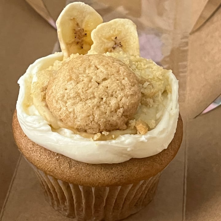 review photo of Kal'ish Banana Cream Pie Cupcake shared by @revoltingviolet on 14 Jan 2022 - review