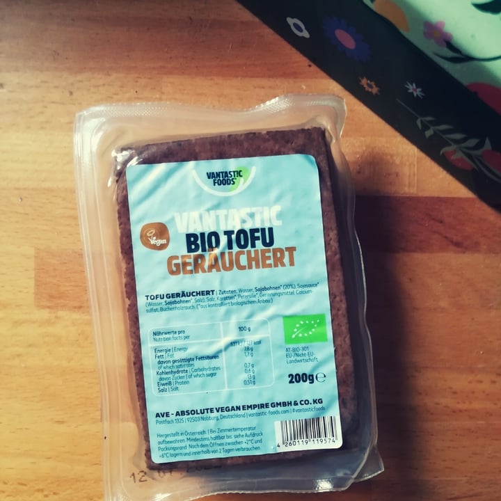 photo of Vantastic Foods Bio Tofu geräuchert shared by @violinoviola on  28 Jan 2022 - review