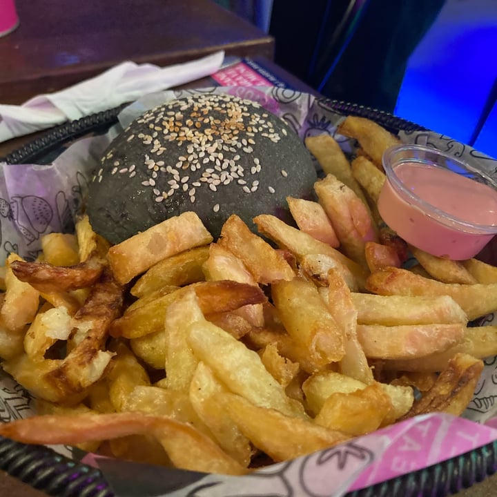 photo of Lado V Sandwich Casi Pollo Frito con Purple Asianslaw shared by @lucasalorenzi on  05 Apr 2022 - review