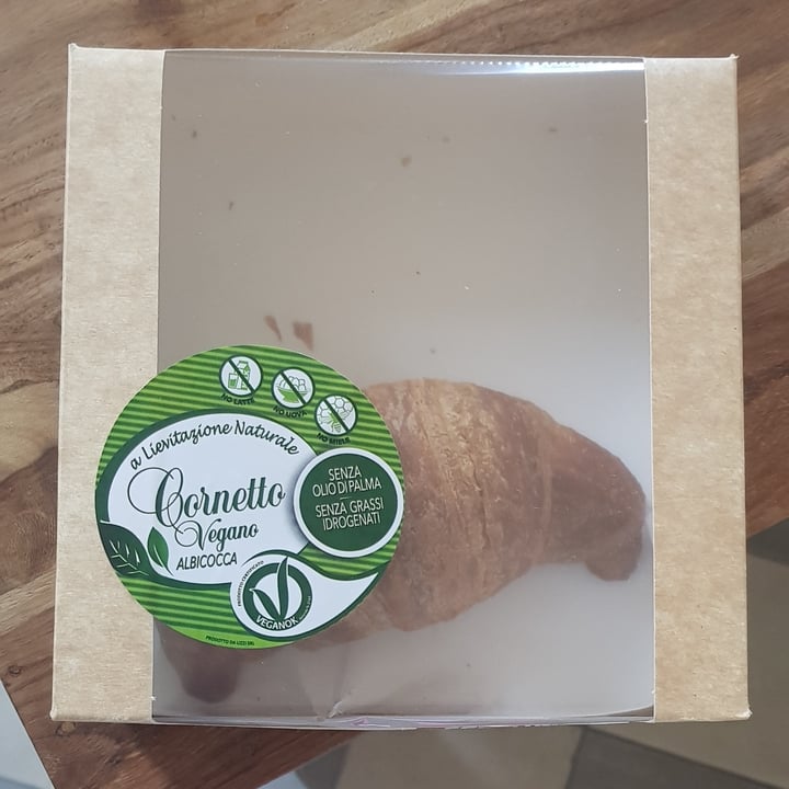 photo of Esselunga Cornetto vegano albicocca shared by @bebots on  28 Apr 2022 - review