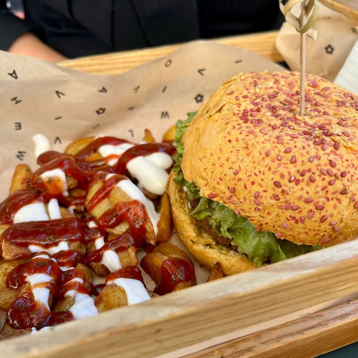 review photo of Flower Burger Hercules shared by @silareggiani on 16 Nov 2022 - review