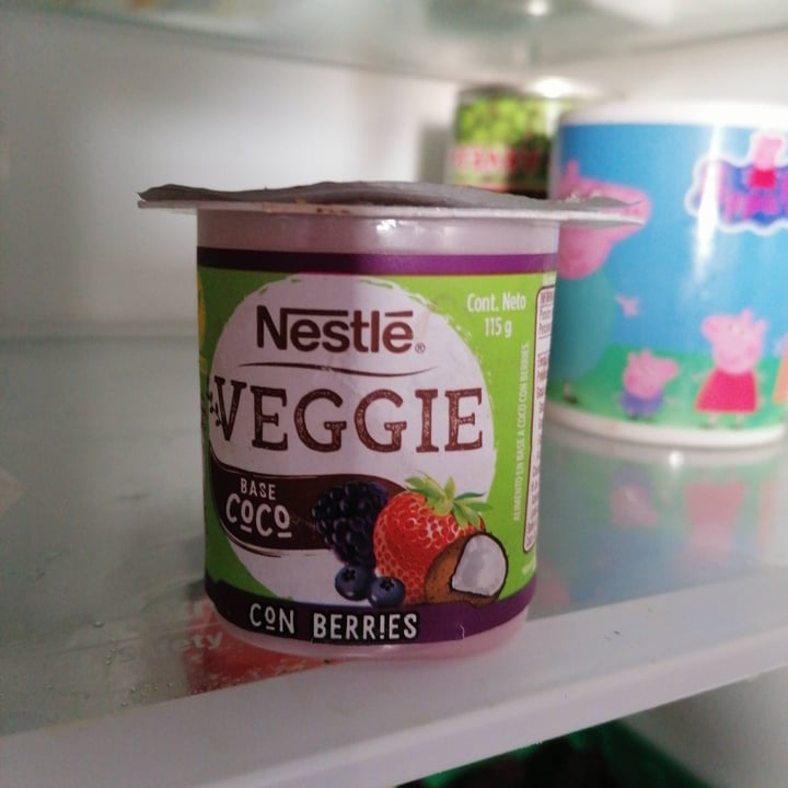 photo of Nestlé Veggie base de coco con frutillas shared by @leowolfv on  26 Feb 2021 - review