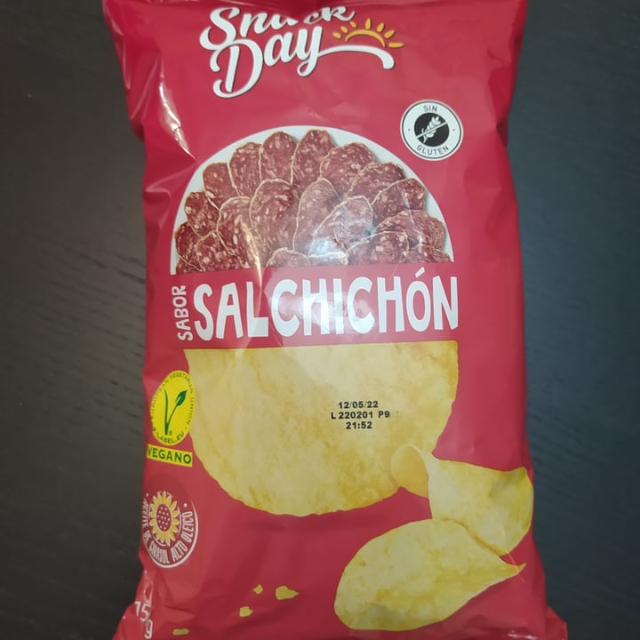 photo of Snack Day Patatas fritas sabor salchichón shared by @oscarotin on  27 Feb 2022 - review