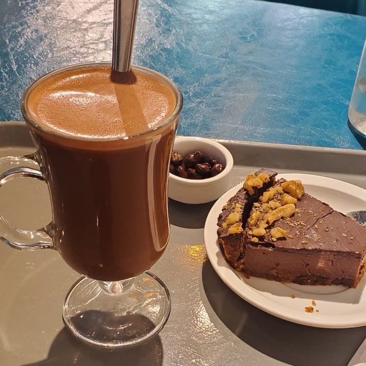 review photo of La Molienda 18 de Julio Torta De Chocolate Vegana shared by @teffi on 11 Nov 2021 - review