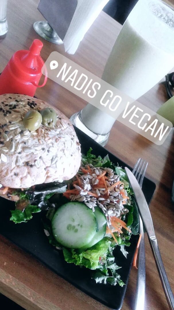 photo of Nadis Go Vegan Hamburguesa falafel shared by @melodrartma on  29 Jan 2020 - review