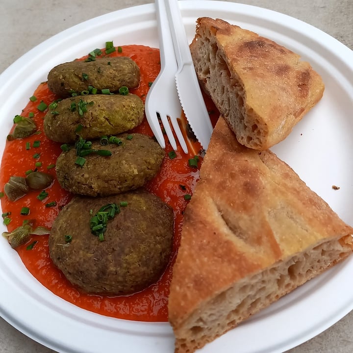 review photo of Serre dei Giardini Margherita polpette di ceci e cavolfiore con sugo e pane shared by @ericamiglio on 02 Nov 2022 - review