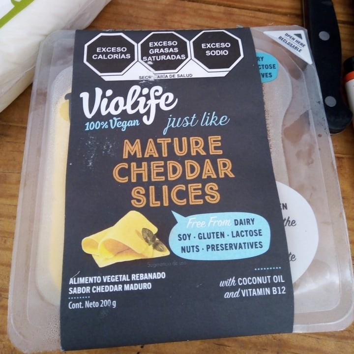 photo of Violife Cheddar Slices shared by @auroxluz on  30 Jul 2022 - review