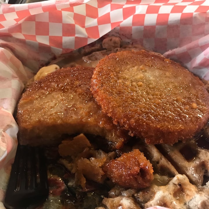 photo of ITSO VEGAN Chicken And Waffles shared by @lovemeganphotography on  26 Jul 2022 - review
