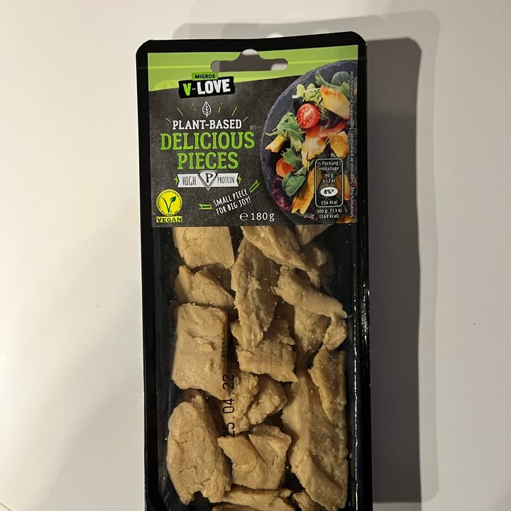 photo of Migros V-Love Plant Based Delicious Pieces shared by @pinofoderaro on  25 Apr 2022 - review