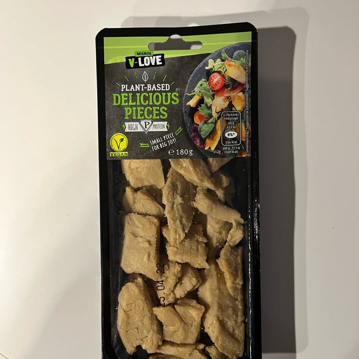 review photo of Migros V-Love Plant Based Delicious Pieces shared by @pinofoderaro on 25 Apr 2022 - review