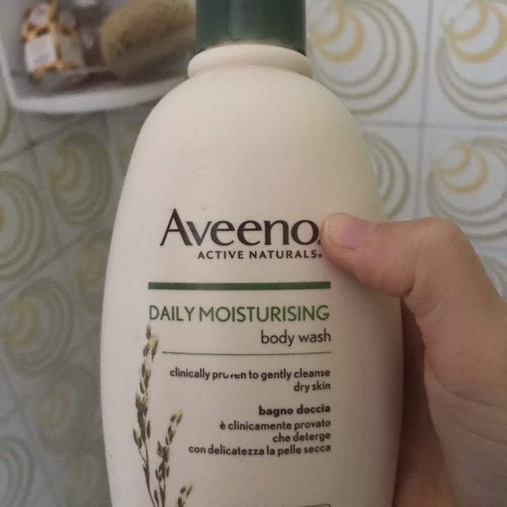 photo of Aveeno Body Wash shared by @isabelg on  20 Dec 2021 - review
