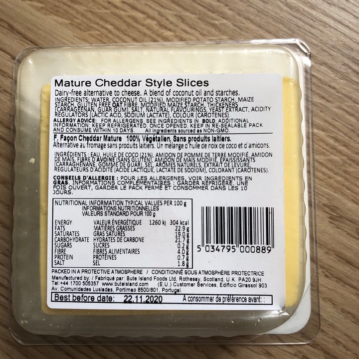 photo of Bute Island Foods Mature Cheddar Style Slices shared by @berry-vegan on  03 Jul 2020 - review