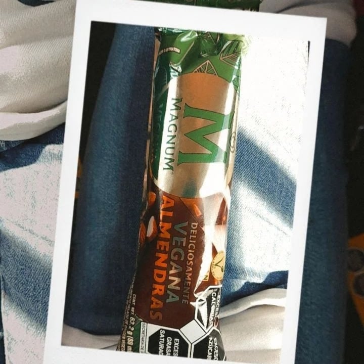 photo of Magnum Magnum Almendras Vegana shared by @monivegana on  03 Feb 2022 - review