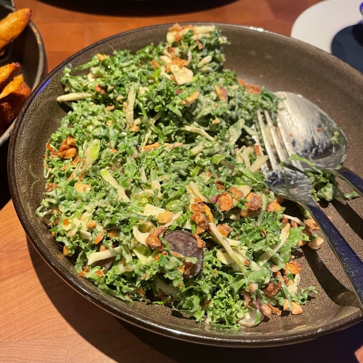 photo of Blue Label Pizza & Wine Kale “Waldorf“ Salad shared by @laureguilbaud on  17 Jan 2021 - review