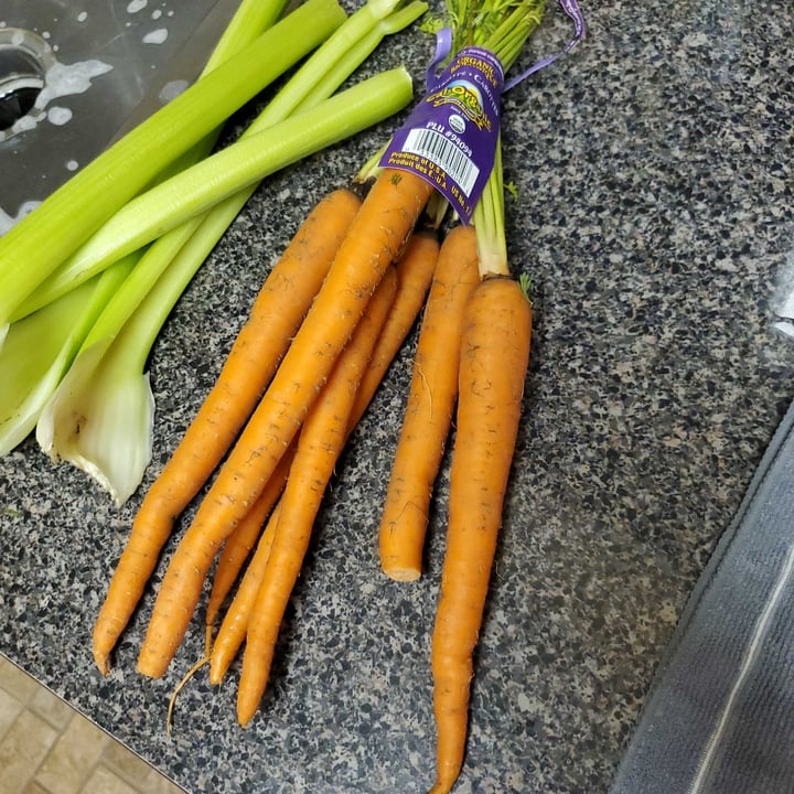 photo of Cal Organic Farms Organic  carrots shared by @lucyfoxx on  19 Oct 2022 - review