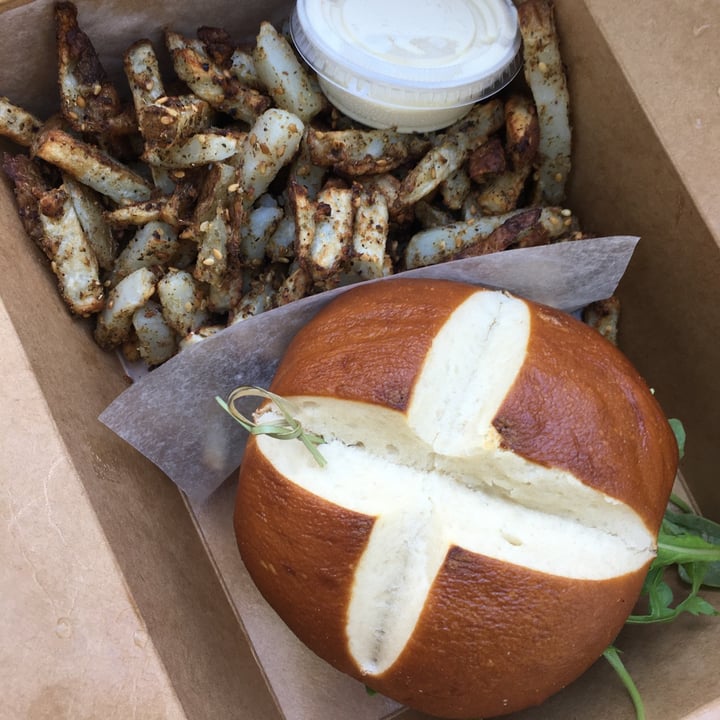review photo of Nourishmoi Southern Burger shared by @ala on 26 Jun 2020 - review
