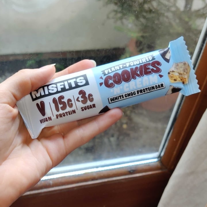 photo of Misfits White Choc Cookies n cream shared by @hummuswhore on  31 Jul 2022 - review