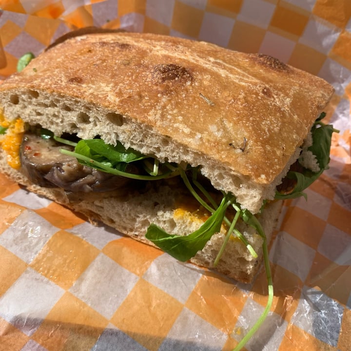 photo of La Manteca Negra sandwich con pan foccacia shared by @naleuem on  01 Aug 2022 - review