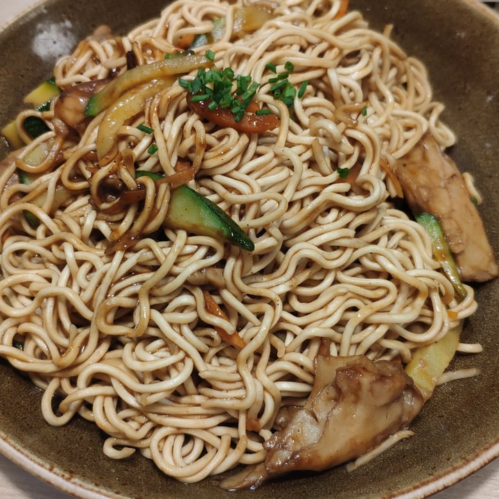 photo of UDON yakisoba vegano shared by @rosonero on  18 Jun 2022 - review