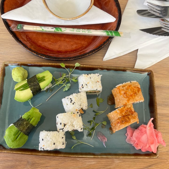 photo of Cowfish Lynnwood Vegetarian Sushi Platter shared by @alline on  25 Nov 2022 - review