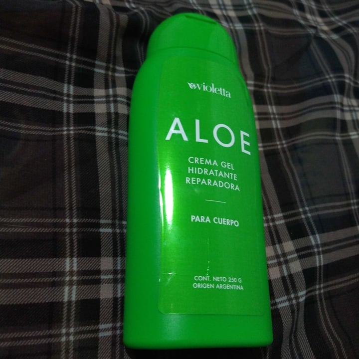 photo of Violetta cosméticos Aloe crema gel cuerpo shared by @agusvegana1990 on  24 Apr 2021 - review