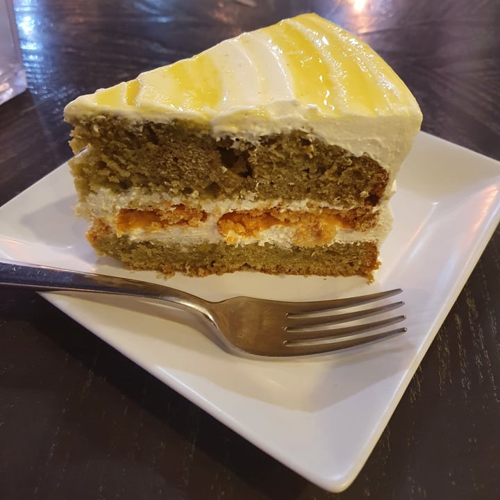 review photo of WellSmoocht Lemon Cream Cake shared by @nadoose on 10 Mar 2022 - review