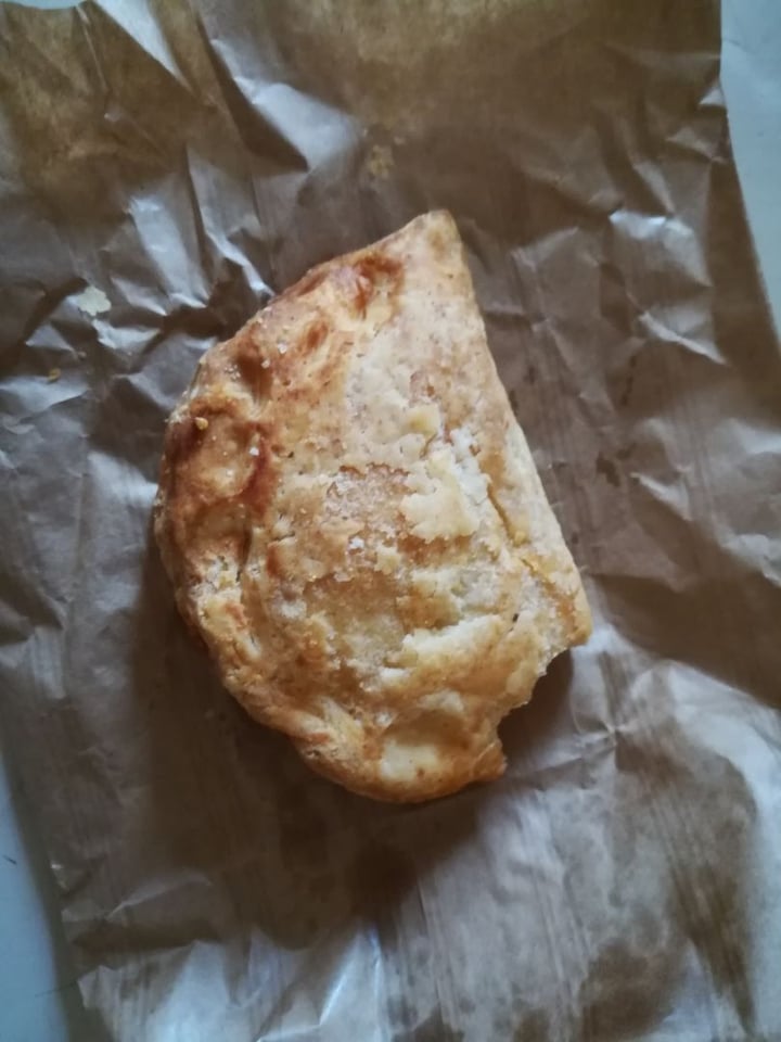 photo of Vegan bombon sin gluten Empanadilla Boloñesa shared by @moomo on  07 Aug 2019 - review
