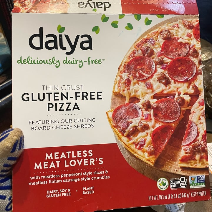 photo of Daiya Gluten Free Pizza Meatless Meat Lover’s shared by @compassionrocks on  14 Dec 2022 - review