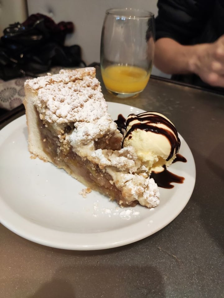 review photo of Loving Hut Crumble de manzana con helado de vainilla shared by @emilianosilveira on 22 Sep 2019 - review