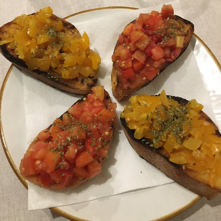 photo of Ristorante Le Chat Noir Bruschette Al Pomodoro (Tomato bruschette) shared by @ladysabattini on  15 Aug 2020 - review