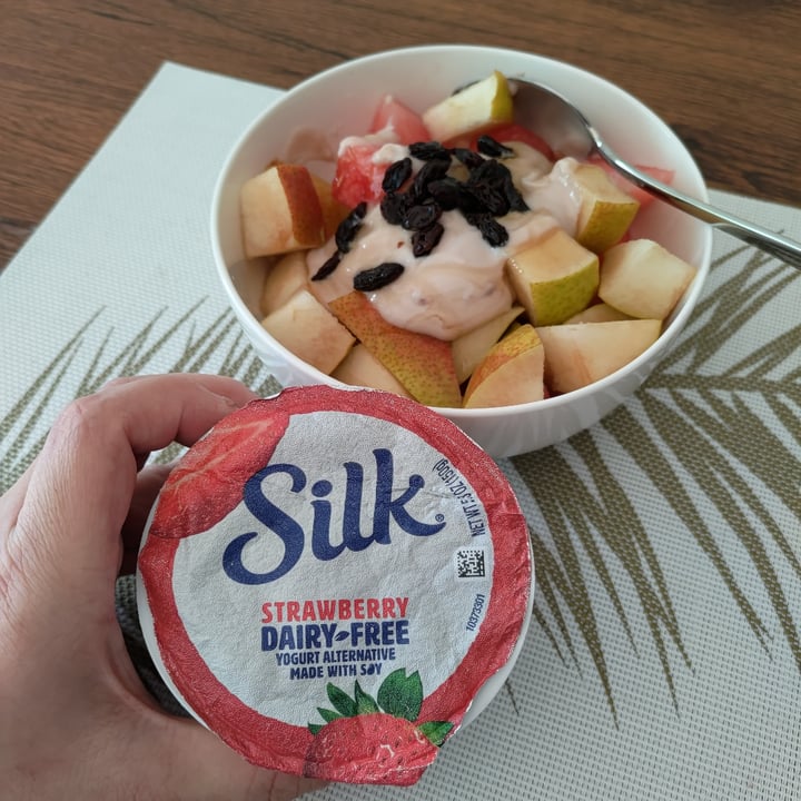 photo of Silk Strawberry Soymilk Dairy-Free Yogurt Alternative shared by @stevenneoh on  04 Feb 2021 - review
