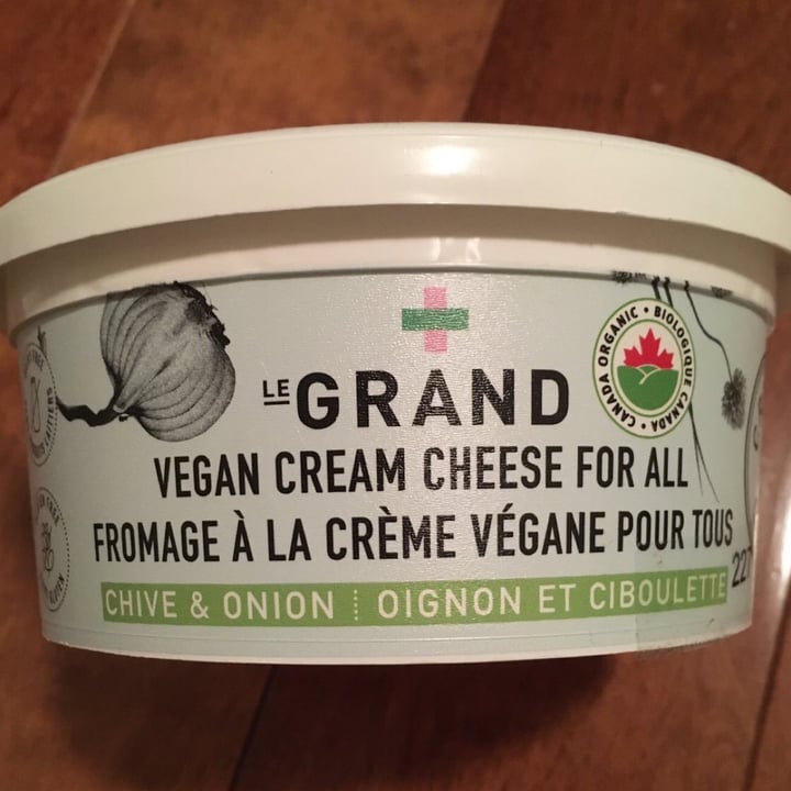 photo of Le Grand Le Grand Chive & Onion Cheese Spread shared by @fellowanimal on  28 Jan 2022 - review