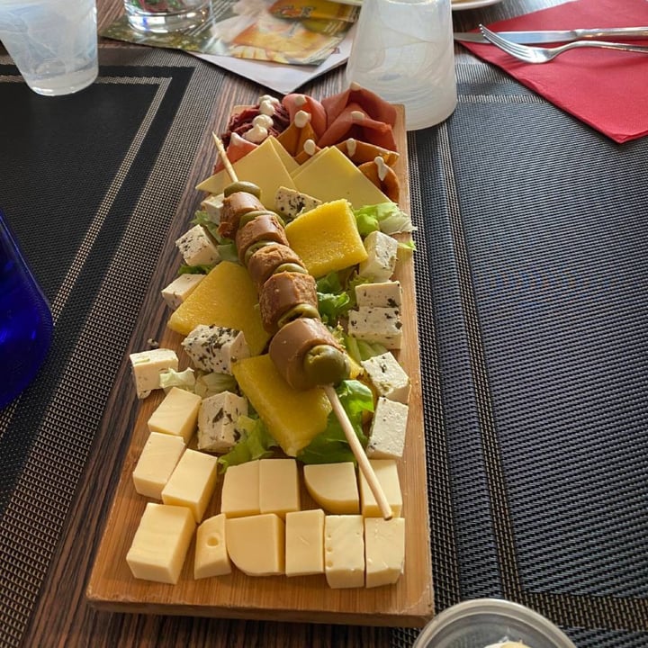 review photo of Veganda Antipasto con affettati e formaggi vegetali shared by @margheretchickens on 07 Apr 2022 - review