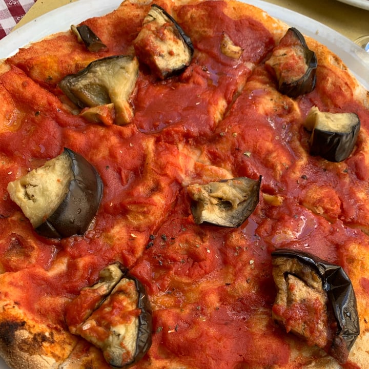 photo of Suggestum Cafe Pizza Marinara Con Melanzane shared by @giuliacala on  03 Apr 2022 - review