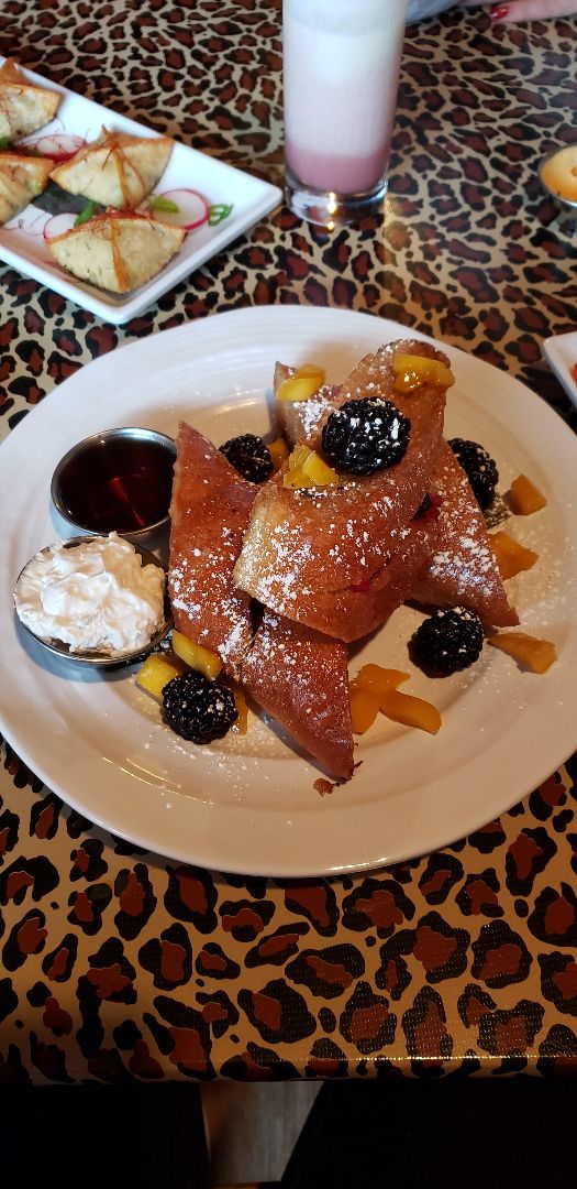 photo of No Bones Beach Club Stuffed tropical French toast shared by @snowbunny on  29 Dec 2019 - review